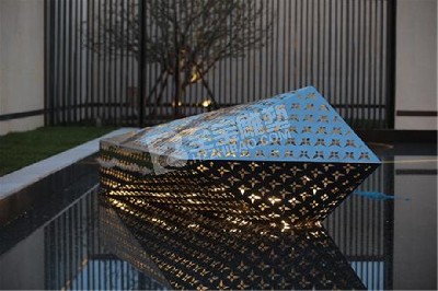 庭院镜面镂空石头不锈钢雕塑定制